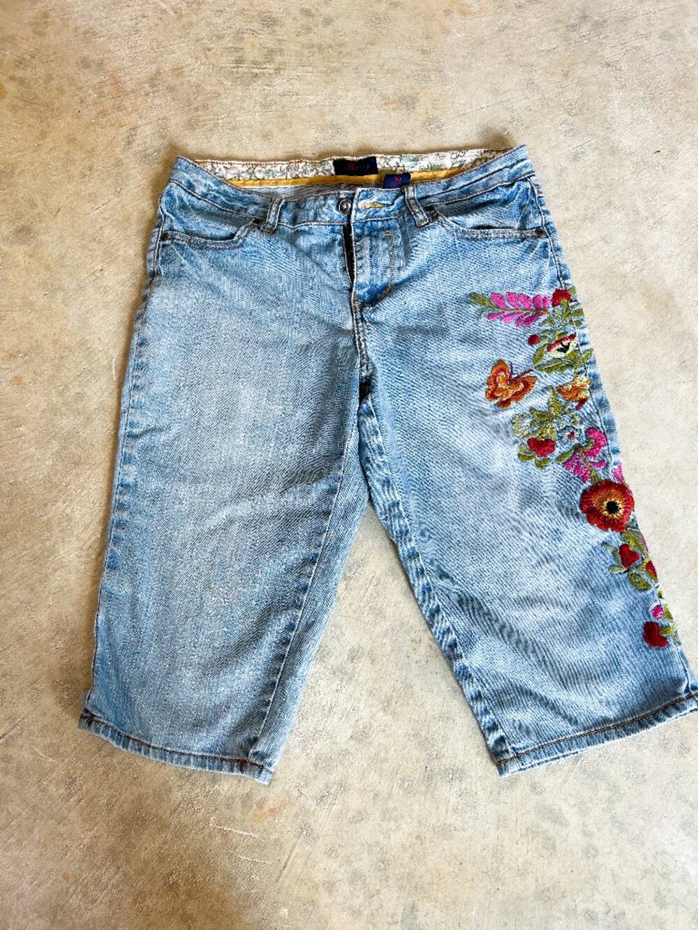 Women's Capri Embroidered Capri Jeans, Size 10